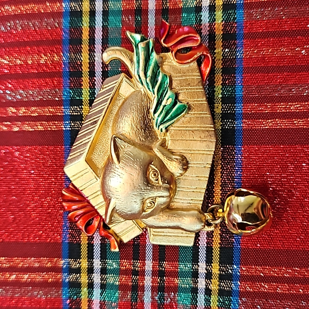 VINTAGE MARKED JJ CAT IN BOX WITH BELL‎ BROOCH